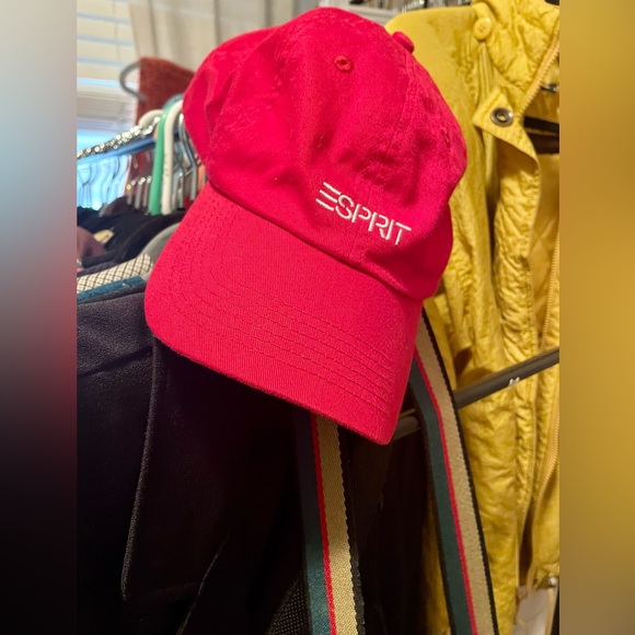 Esprit Hat in Classic Red - Picture 3 of 4